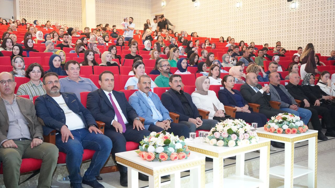 Sivas Devlet Türk Halk Müziği Korosu Kilis'te Konser Verdi