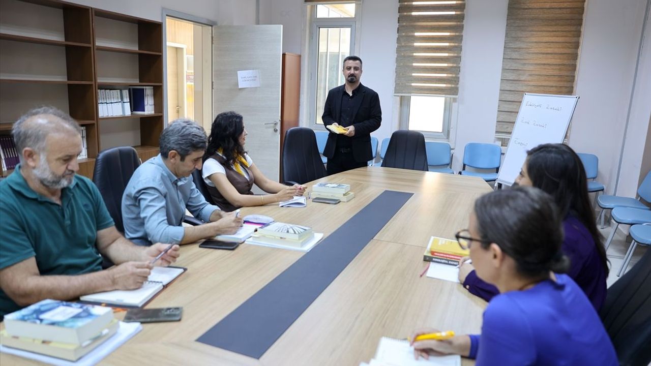Prof. Akman: Zazaca'nın geleceği için akademik çalışma