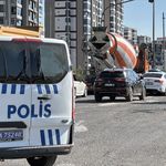 Diyarbakır'da Seyir Halindeki Araca Silahlı Saldırı