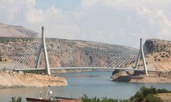 Nissibi Köprüsü’nden deprem sonrası 400 bin araç geçti