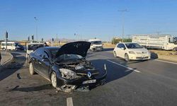 Kamyonet ile otomobil çarpıştı: 2 yaralı