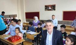 Kaymakam ve milletvekili öğrencilerin heyecanına ortak oldu