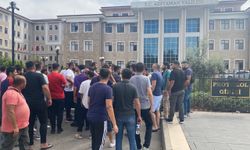 Operasyon yapılan telefoncular valiliğe yürüdü