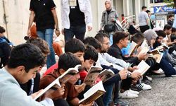 Yüzlerce Siverekli bir arada kitap okudu