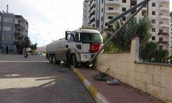 Polisin ’dur’ ikazına uymayarak kaçan su tankeri kaza yaptı