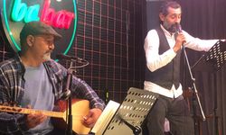 Depremze'de Şair, Şiir ve Türkü yağdırdı