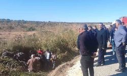 Devrilen traktörün altında kalan sürücü ağır yaralandı