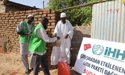 İHH’dan Sudanlı savaş mağdurlarına gıda desteği