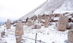 Karla birlikte Nemrut Dağı fotoğrafçıların akınına uğradı