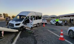Öğretmenleri taşıyan servis minibüsü kaza yaptı: 15 yaralı