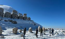 Beyaza bürünen Nemrut Dağı'na turist akını