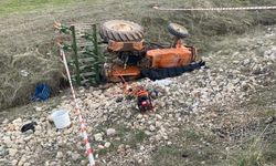 Besni'de traktör devrildi: 1 ölü