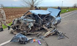 Otomobil ve Tır Çarpıştı 1 ölü 2 Yaralı