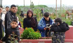 Diyarbakır’da deprem mezarlığında hüzünlü bayram ziyareti