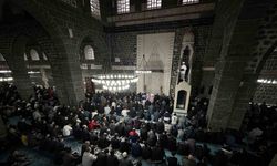Vatandaşlar bayram namazı için Ulu Cami’ye akın etti