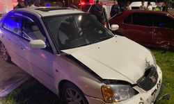 İki otomobilin karıştığı kazada 1 kişi yaralandı 