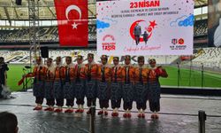 Besni Beşiktaş İlkokulu Tüpraş Arenadaki 23 Nisan Bayram etkinliklerine katıldı.
