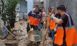 AFAD gönüllüleri,sel felaketinin yaralarını sarıyor