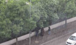 Sağanak yağış vatandaşları hazırlıksız yakaladı
