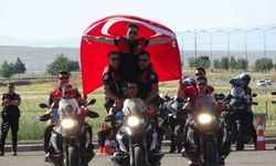 Diyarbakır’da eğitimini tamamlayan Motosikletli Yunus Timi gösteri yaptı