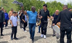 Diyarbakırlı sanatçı kentte çektiği klibin lansmanını tarihi Ongözlü Köprü'de yaptı