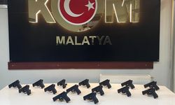 Malatya’da silah kaçakçılarına darbe: 15 ruhsatsız tabanca ele geçirildi  - Videolu Haber