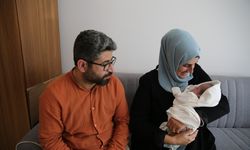 Annenin 700 gram doğan bebeği 139 gün sonra Anneler Günü hediyesi oldu