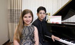 Müzik eğitimine küçük yaşta başlayan Elif ve Meriç piyanist olma yolunda ilerliyor