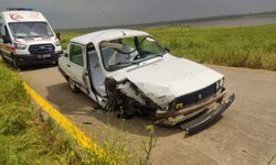 İki Araç Feci Şekilde Çarpıştı: 3 kişi yaralandı