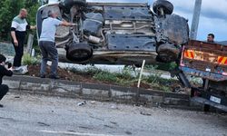 Yağmur nedeniyle kayganlaşan yolda kaza meydana geldi: 2 yaralı