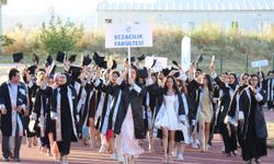 ADYÜ'de 3 bin 715 öğrenci mezuniyet heyecanı yaşadı
