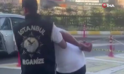 Emniyette polise saldırdı küfür etti o anlar kamerada