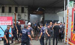 Fabrika yangını: 9 kişi dumandan etkilendi