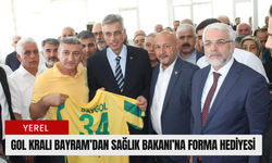 Gol Kralı Bayram’dan Sağlık Bakanı’na Forma Hediyesi