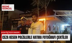 Adıyaman'da ceza kesen polislerle hatıra fotoğrafı çektiler