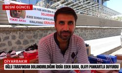 Oğlu tarafından dolandırıldığını iddia eden baba, olayı pankartla duyurdu