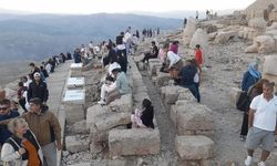 Adıyaman'ın Nemrut Dağı'nda 30 Ağustos yoğunluğu