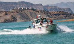 Siirt'te baraj havzasında yük ve yolcu tekneleri denetlendi