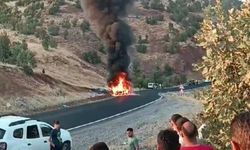 Şırnak’ta lüks otomobil alevler içinde kaldı