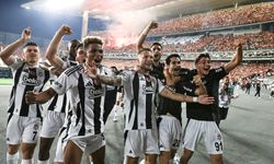 Beşiktaş, Galatasaray'ı 5-0 mağlup ederek kupayı kazandı