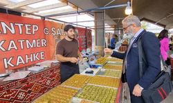 En hızlı baklava yeme yarışmasında birinci oldu