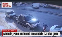 Minibüs, park halindeki otomobilin üzerine çıktı