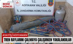 Adıyaman'da tren raylarını çalmaya çalışırken yakalandılar