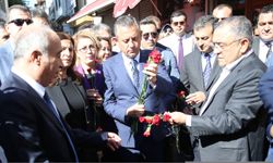 CHP Başkanı Özel, Diyarbakır'da MYK ve PM üyeleriyle buluştu