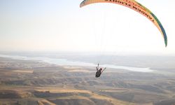 Yamaç Paraşütçüsü pilotlar Adıyaman Ali Dağı'ndan uçtu