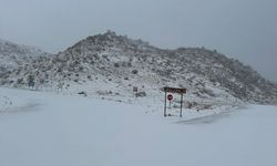 Kahta ilçesinde'ki Nemrut Dağı beyazlara büründü