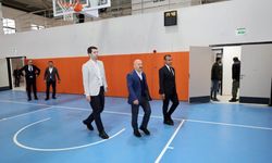 Vali Varol Fatih Mahallesi Spor Salonu’nu inceledi 