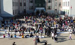 Öğrenciler Engelliler Günü'nde 600 metre kağıda resim yaptı.