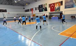 Kurumlar arası voleybol turnuvasında heyecan devam ediyor