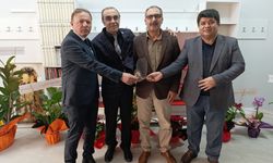 Özdemir’den emekli müdür yardımcısı Cuma Doğan'a plaket